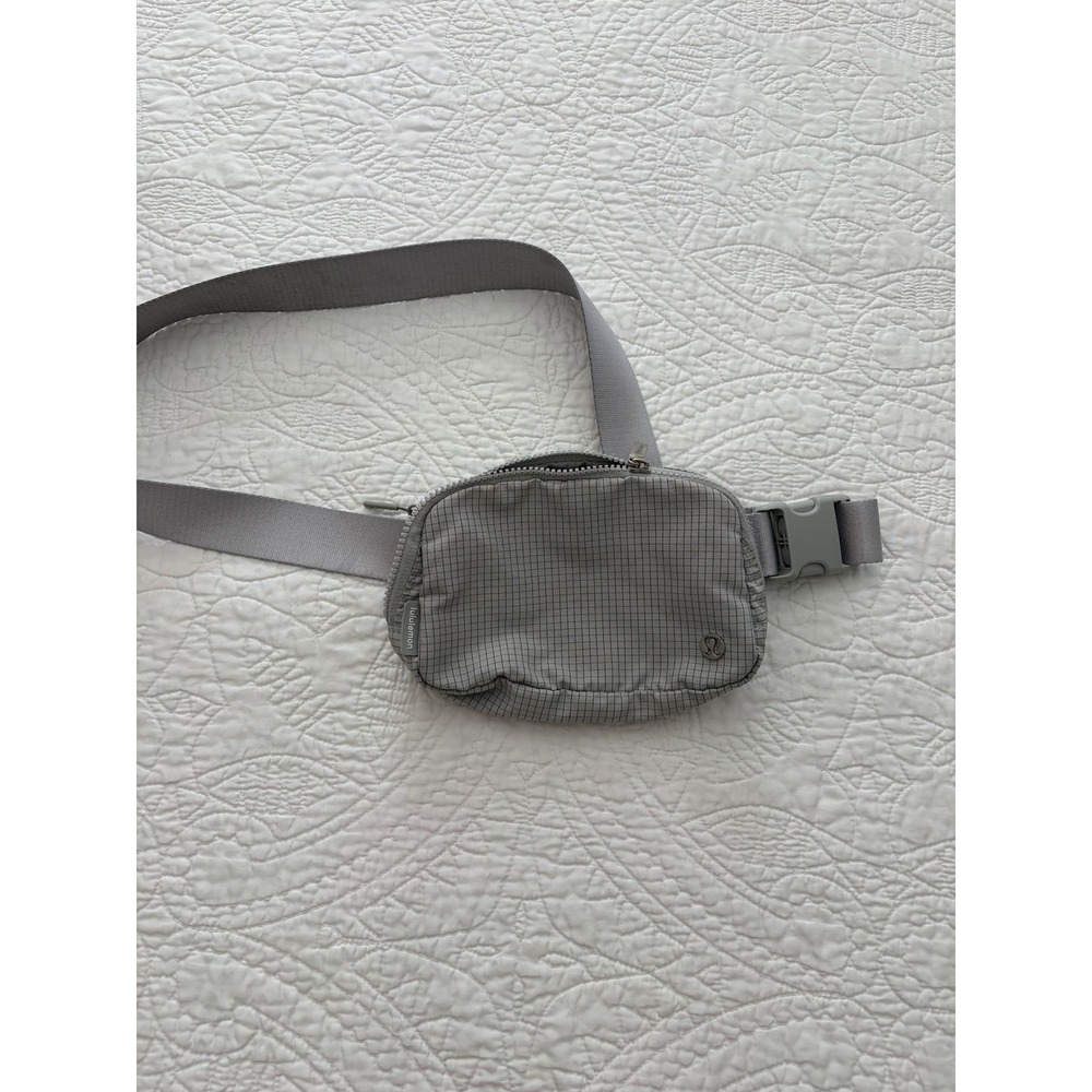 Lululemon Everywhere Belt Bag 1L Grid Ripstop Grey Sage Silver Drop